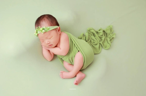 大悟宝宝拍嗝吐奶